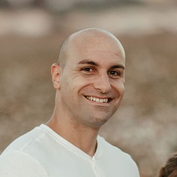 תומר אהרון